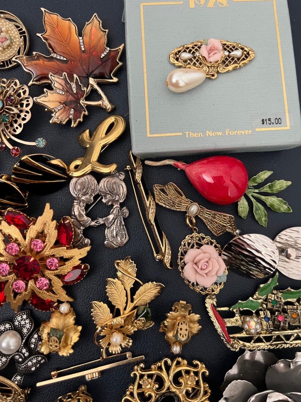 Assorted Vintage to Modern Brooches and Earrings Set - Multi-Color Lot Bundle #6 - Picture 5 of 7